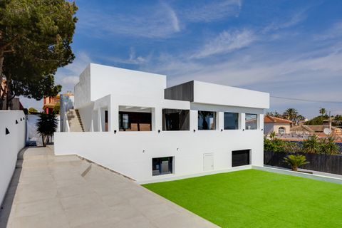 Villa a Torrevieja, Alicante, Torrevieja - € 1.150.000 | Ref: W-02YKLD - foto 4